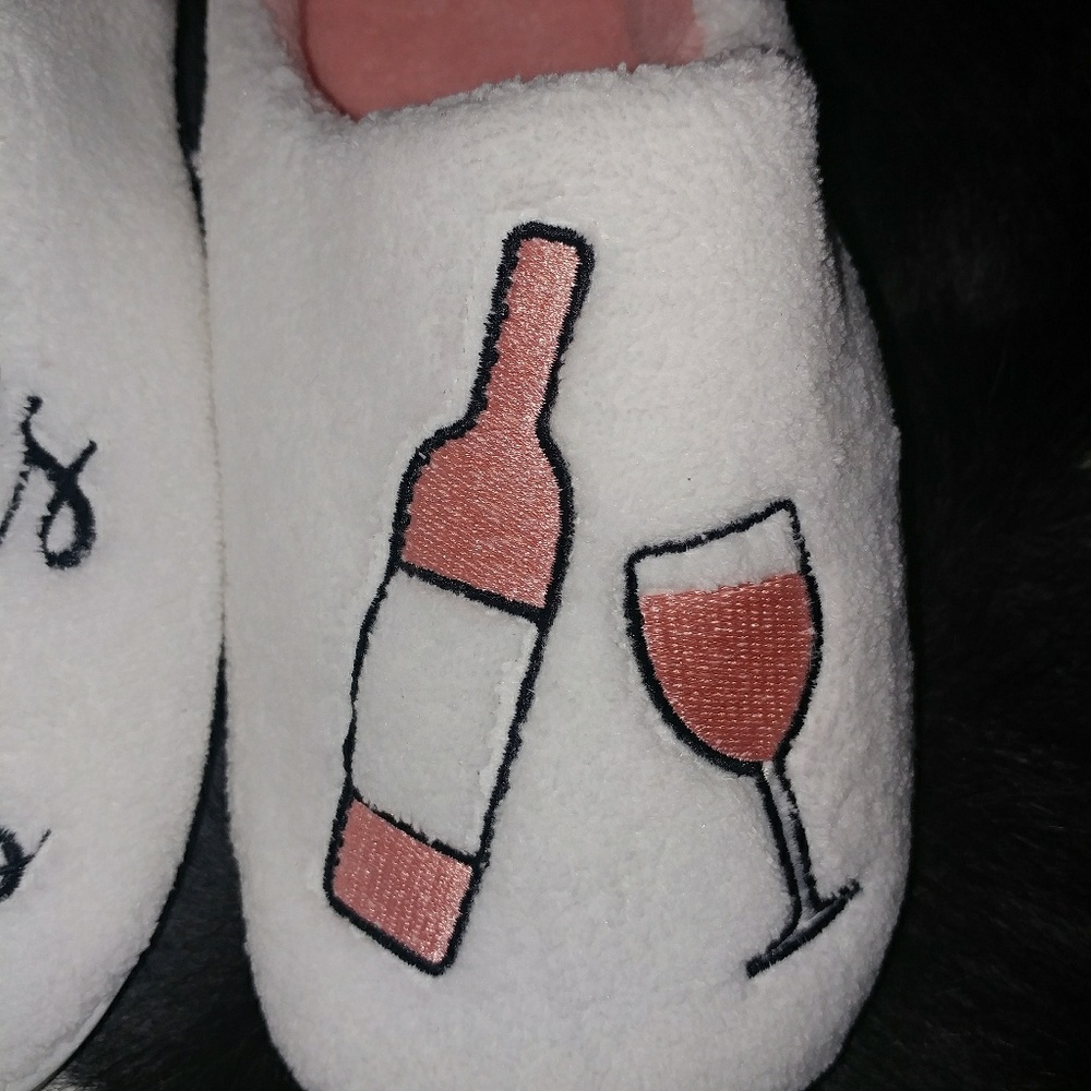 Last 1! 5⭐(5-6)mama needs rosé pink slippers - Picture 3 of 6